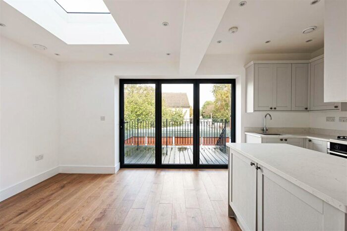 2 Bedroom Flat For Sale In Winns Avenue, Walthamstow, E17