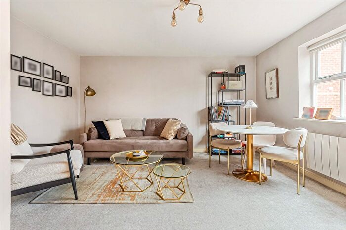2 Bedroom Flat For Sale In Lisle Close, London, SW17