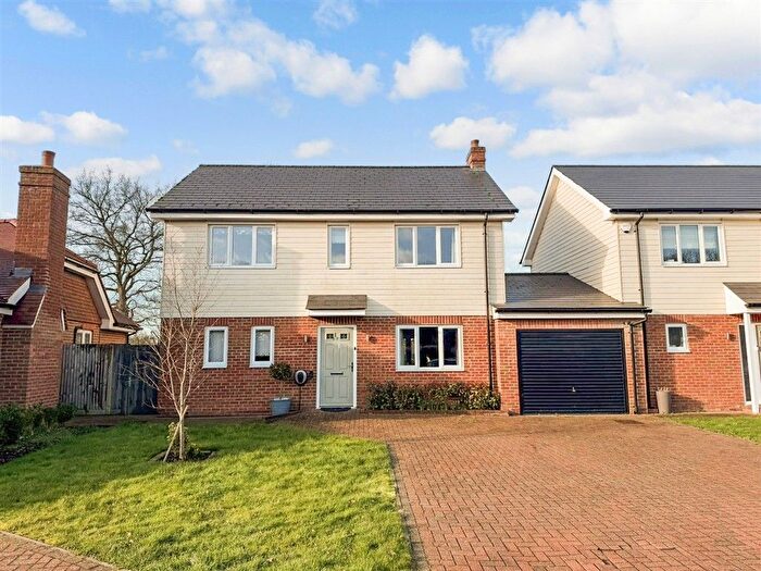 4 Bedroom Link Detached House For Sale In Bannisters Croft, Blindley Heath, Lingfield, Surrey, RH7