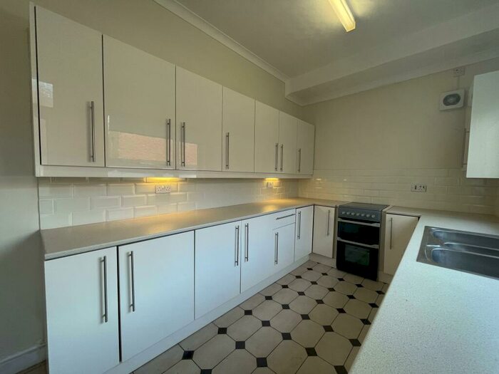 4 Bedroom House To Rent In King Street, Ilkeston, DE7