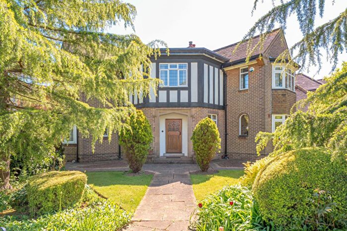 4 Bedroom Detached House For Sale In Park Drive, Harrogate, HG2