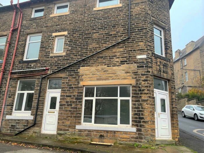 5 Bedroom End Of Terrace House To Rent In School Street, Utley, Keighley, BD20