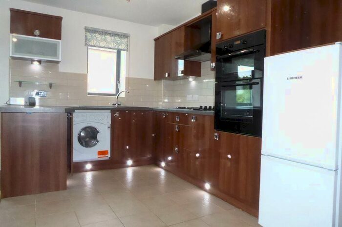 2 Bedroom Flat To Rent In Kilner Court, Doncaster, DN12