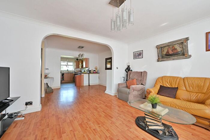 7 Bedroom Semi-Detached House For Sale In The Mall, Kenton, Harrow, HA3