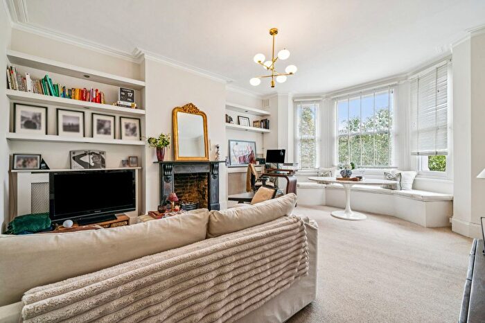 1 Bedroom Flat For Sale In Earlsfield Road, Wandsworth Common, SW18