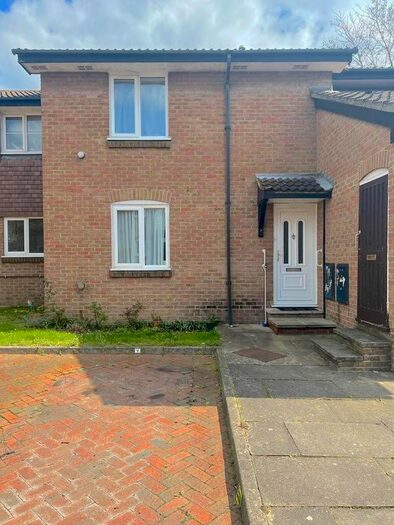 1 Bedroom Flat To Rent In Windsor Park Road, Hayes, UB3