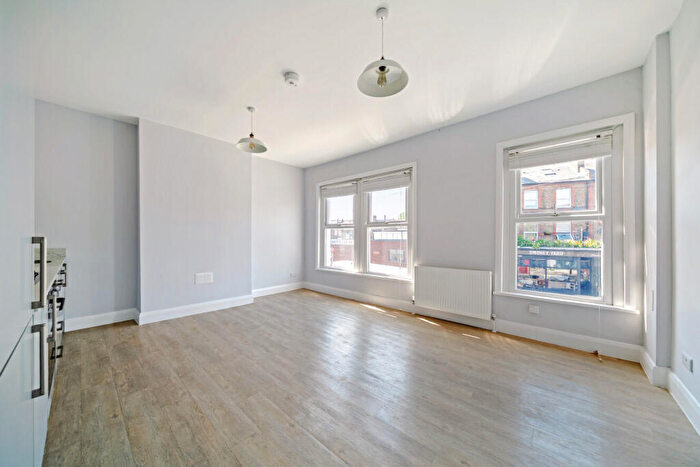 2 Bedroom Flat For Sale In Brockley Rise, Forest Hill, London, SE23