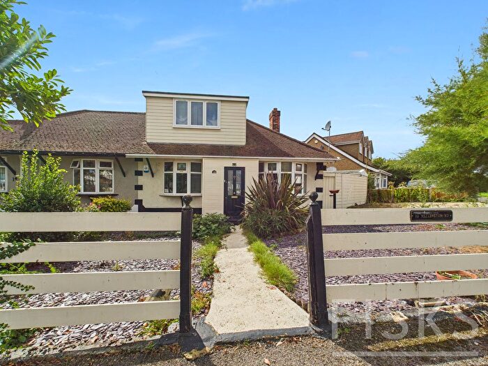 3 Bedroom Chalet For Sale In Watlington Road, Benfleet, SS7