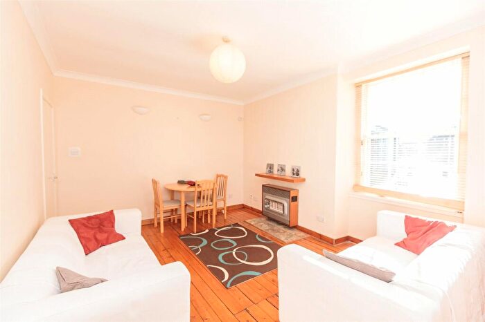 2 Bedroom Flat To Rent In Tolbooth Wynd, Edinburgh, EH6