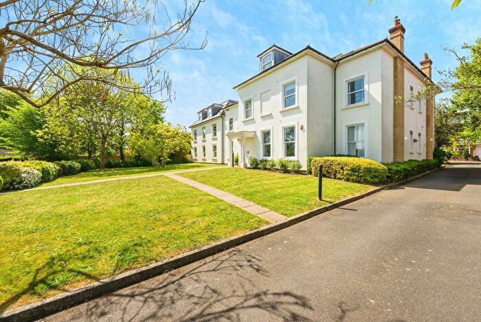 1 Bedroom Flat For Sale In Ladbroke Road, Redhill, Surrey, RH1