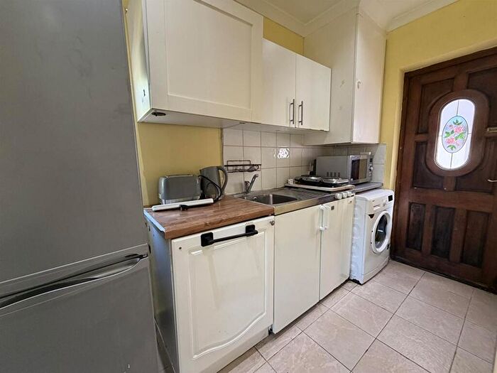 Studio To Rent In Holders Hill Crescent, Hendon, London, NW4
