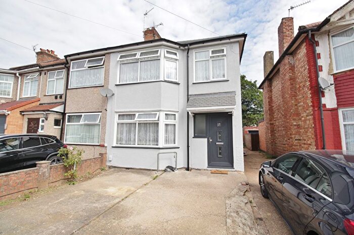 3 Bedroom End Of Terrace House To Rent In Rosemary Avenue, Hounslow, TW4