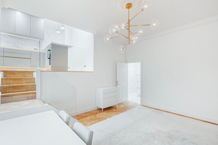 3 Bedroom Flat To Rent In Draycott Place, Chelsea, London, United Kingdom, SW3