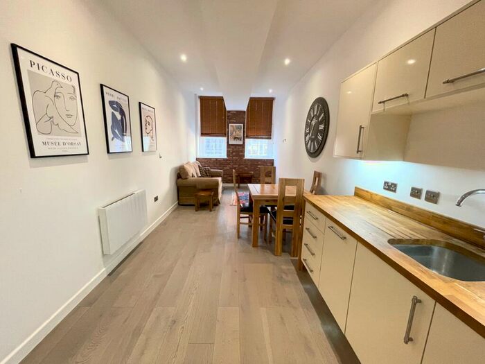 2 Bedroom Apartment To Rent In Hounds Gate Court, Nottingham, NG1