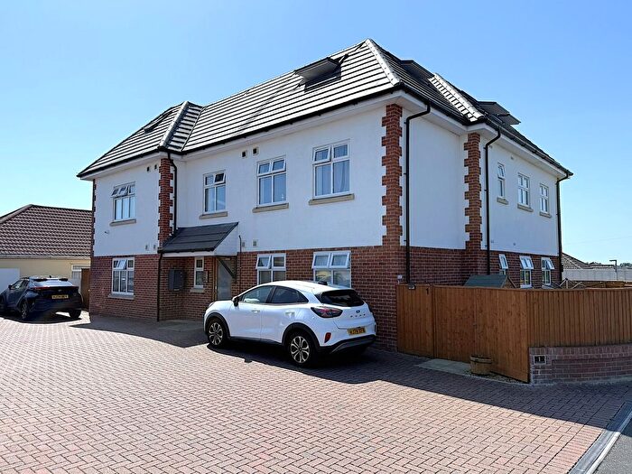 2 Bedroom Flat For Sale In A Good Road, Parkstone, Poole, BH12