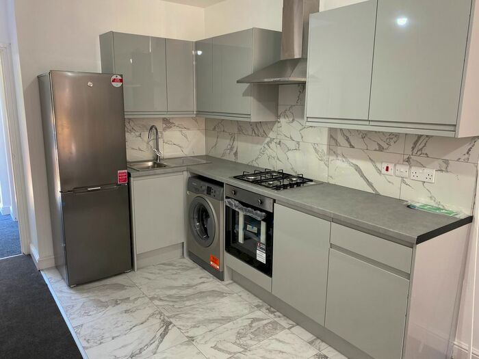 Studio To Rent In Mandeville Road, Northolt, UB5