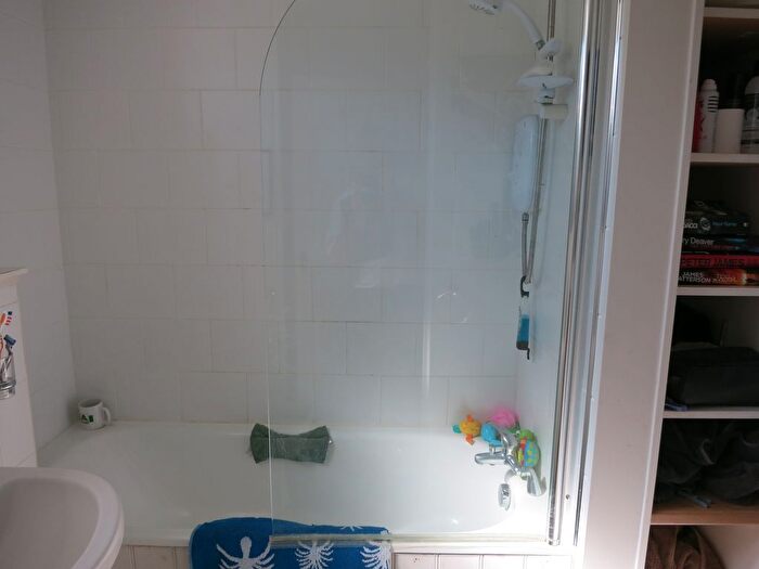 1 Bedroom Flat To Rent In St Johns Road, Westcott, Dorking, RH4