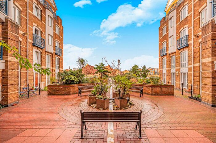 3 Bedroom Flat To Rent In King & Queen Wharf, Rotherhithe Street, SE16