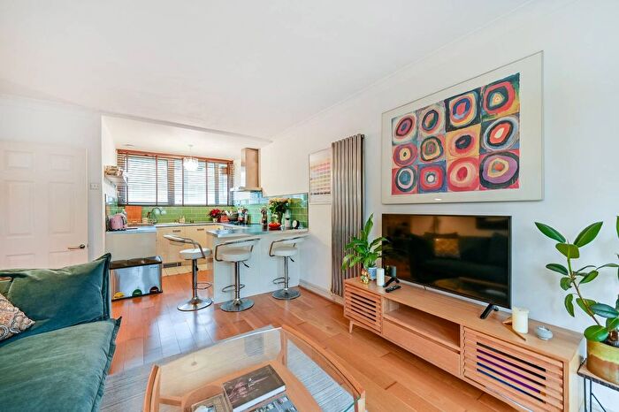 1 Bedroom Flat To Rent In Winterfold Close, Southfields, London, SW19