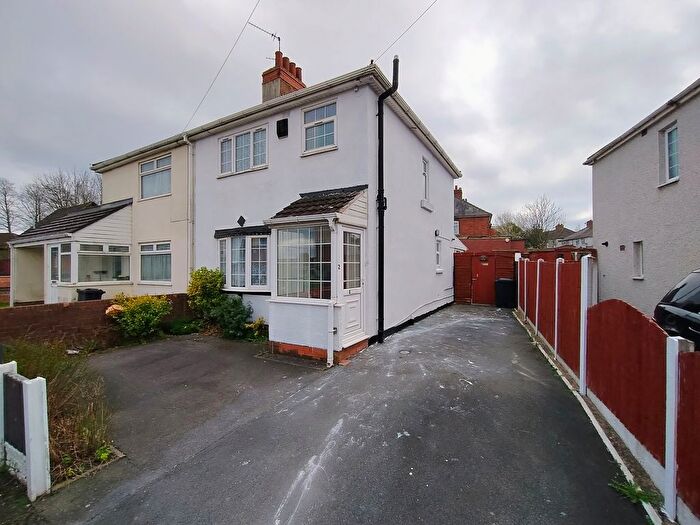 3 Bedroom Semi Detached House To Rent In Cavell Road, Dudley, West Midlands, DY2