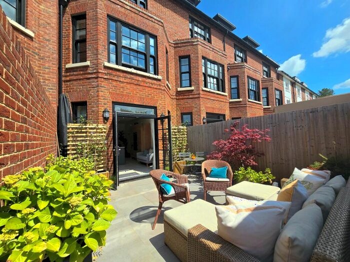 4 Bedroom Town House To Rent In Romsey Road, Winchester, SO22