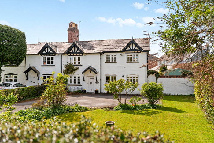 3 Bedroom Semi-Detached House For Sale In London Road, Davenham, Northwich, CW9