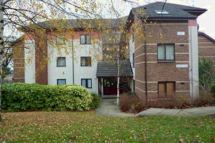 1 Bedroom Flat To Rent In Pevensey Garth, Bradford, BD10