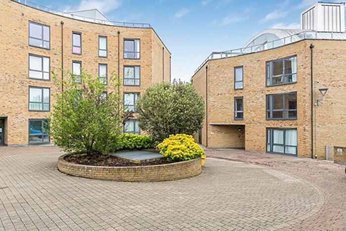 1 Bedroom Flat For Sale In Mead Lane, Hertford, SG13
