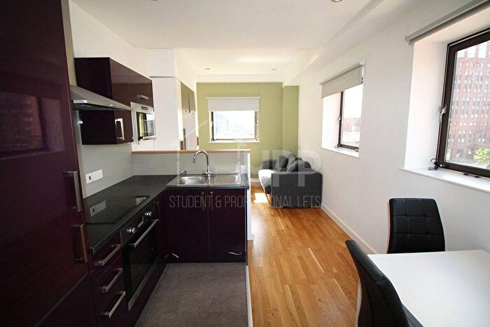 2 Bedroom Flat To Rent In Queen Street, Leeds, LS1