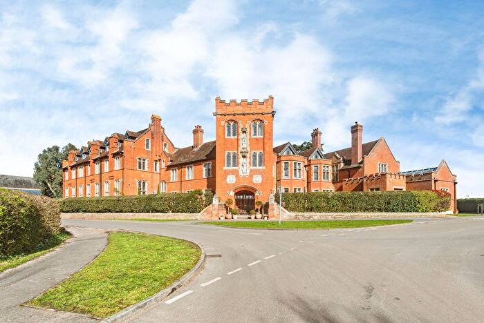 4 Bedroom Flat For Sale In Abbey Gardens, Reading, RG7