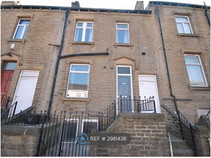 3 Bedroom Terraced House To Rent In Manchester Road, Huddersfield, HD1