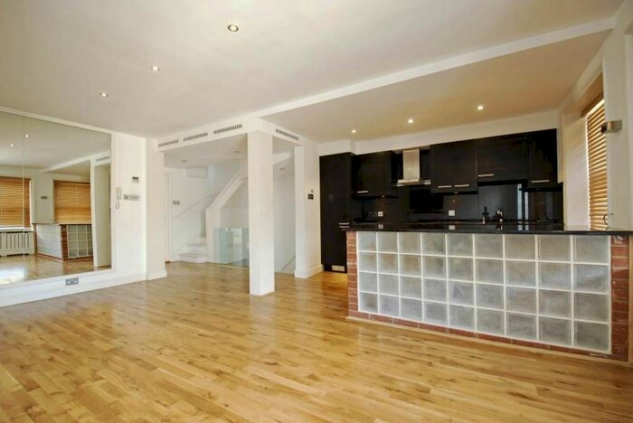 3 Bedroom Flat To Rent In Ennismore Gardens, London, SW7
