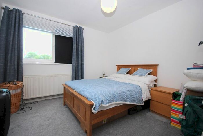 2 Bedroom Flat To Rent In Aldrington Road, London, SW16