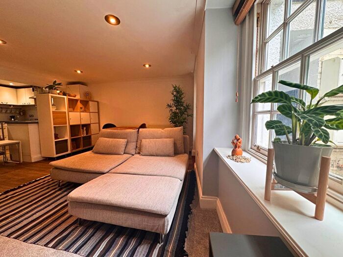 1 Bedroom Flat For Sale In Magdalen Street, Exeter, EX2