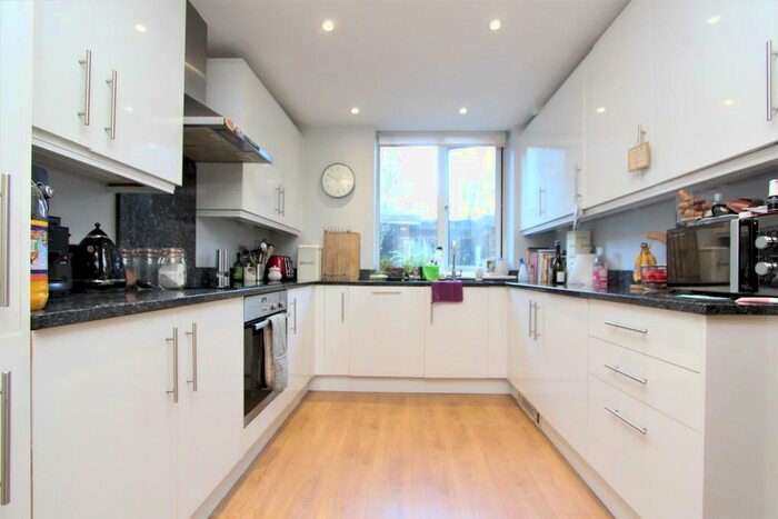 2 Bedroom Apartment To Rent In Fortis Green, East Finchley, N2