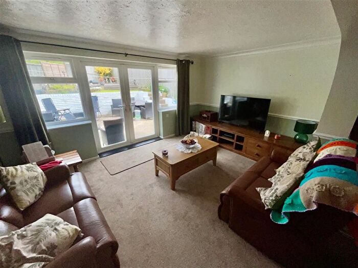 3 Bedroom Semi-Detached House For Sale In Berkeley Close, Dunkirk, Faversham, Kent, ME13