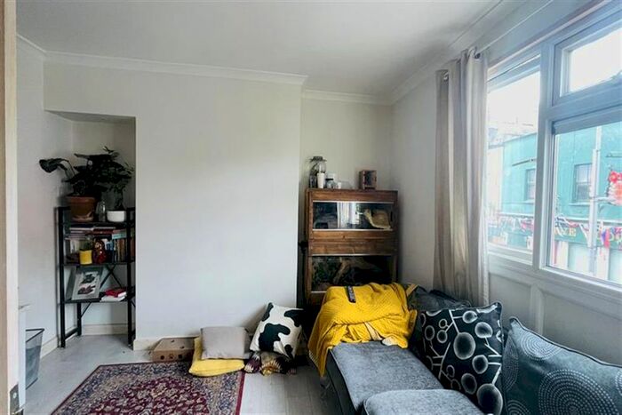 2 Bedroom Flat To Rent In Linford Road, London, E17