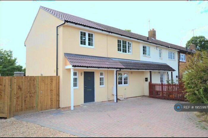 3 Bedroom End Of Terrace House To Rent In Finch Road, Earley, Reading, RG6