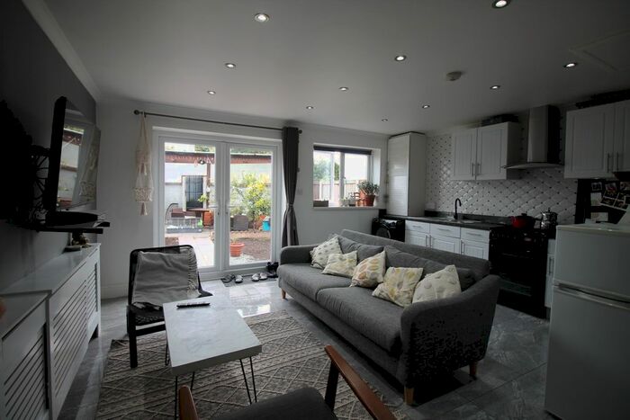 3 Bedroom End Of Terrace House To Rent In Broadlands Avenue, Enfield EN3