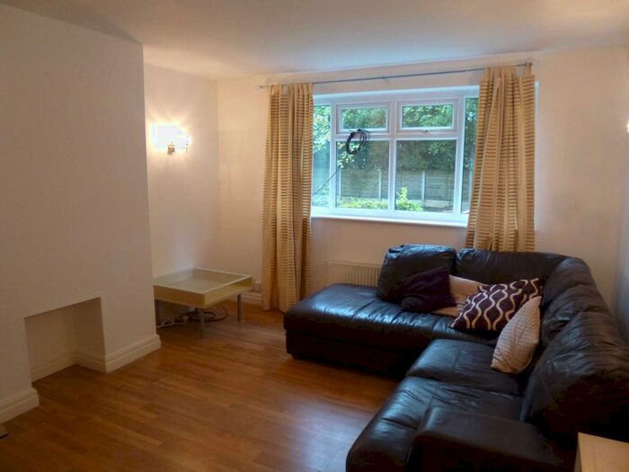 3 Bedroom Flat To Rent In Ballbrook Court, Didsbury, M20