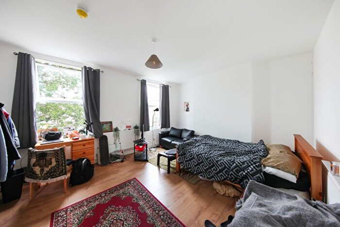 3 Bedroom Flat To Rent In Axminster Road, Holloway, N7