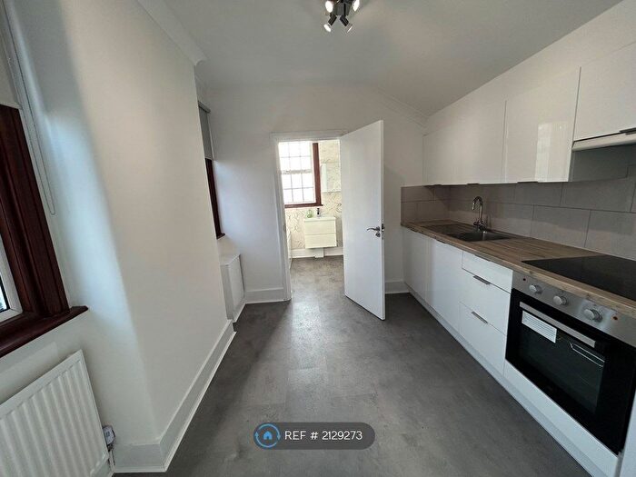 1 Bedroom Flat To Rent In Lancaster Road, Enfield, EN2