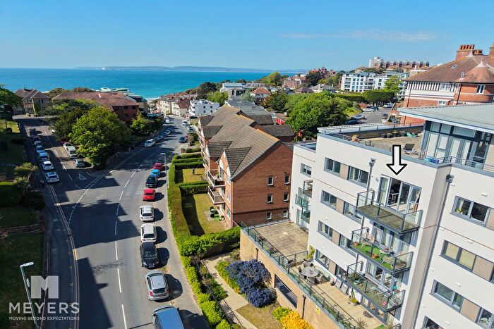 3 Bedroom Flat For Sale In Sea Road, Bournemouth, BH5