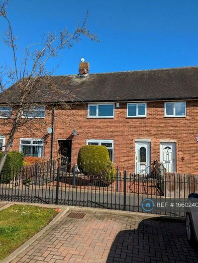 3 Bedroom Terraced House To Rent In Crowland Close, Hull, HU8