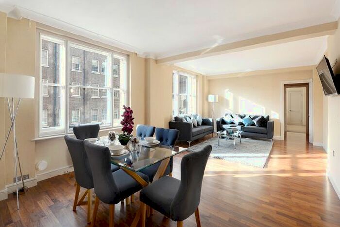 3 Bedroom Flat To Rent In Hill Street, London, W1J
