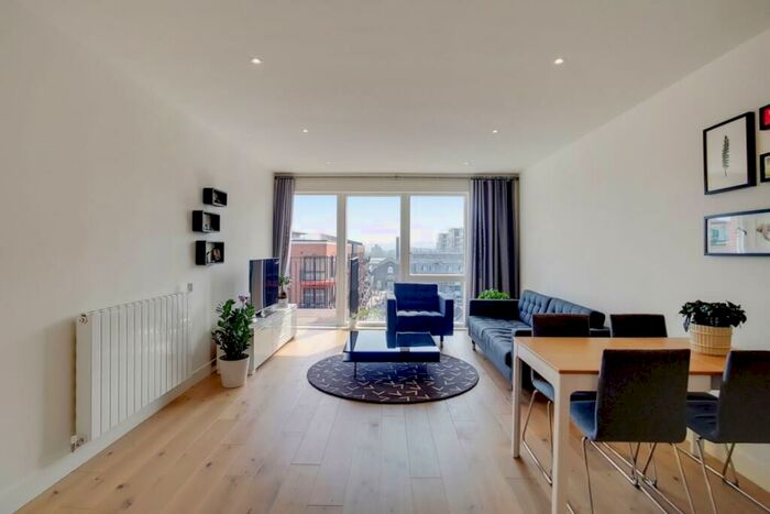 2 Bedroom Flat To Rent In Thunderer Walk London, SE18