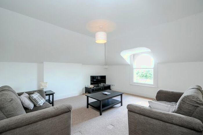 3 Bedroom Flat To Rent In Evesham Road, Cheltenham, GL52