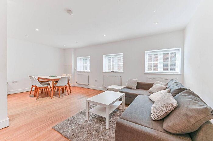 3 Bedroom Flat To Rent In High Street, Croydon, London, CR0