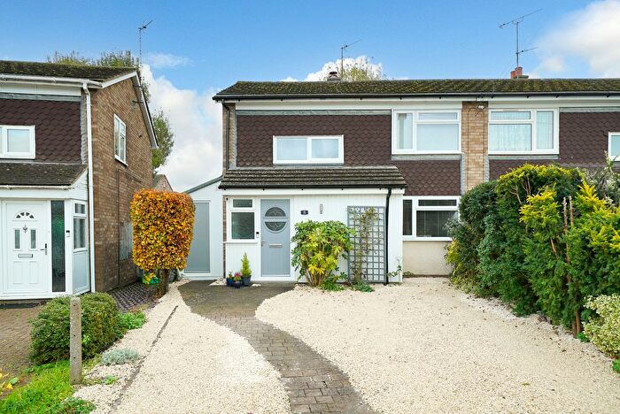 3 Bedroom Semi-Detached House For Sale In Yardley Avenue, Pitstone, Leighton Buzzard, LU7