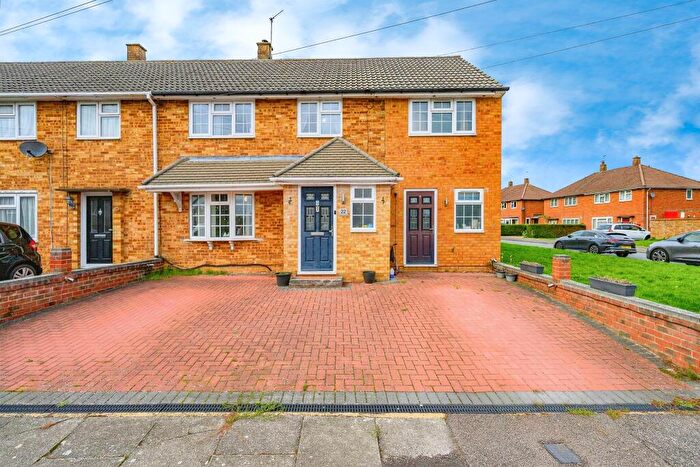 4 Bedroom End Of Terrace House For Sale In Hawthorn Lane, Hemel Hempstead, HP1